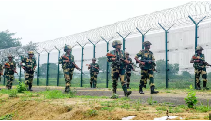 कश्मीर सीमा पर तनाव में वृद्धि, सुरक्षा बल चौकसी पर