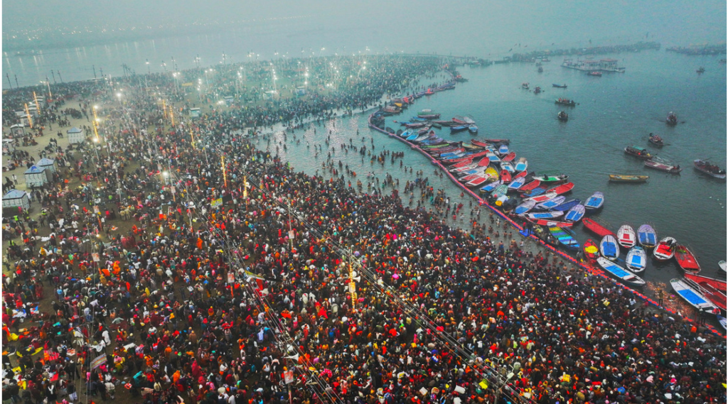 महाकुंभ 2025: श्रद्धालुओं की भारी भीड़ और आध्यात्मिक आस्था का महासंगम